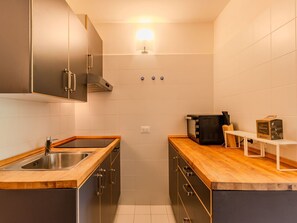 Comptoir, Cuisine, Sol, Cabinetry, Design Intérieur, Sol, Bois, Plafond, Appareil De Cuisine, Principaux Appliance