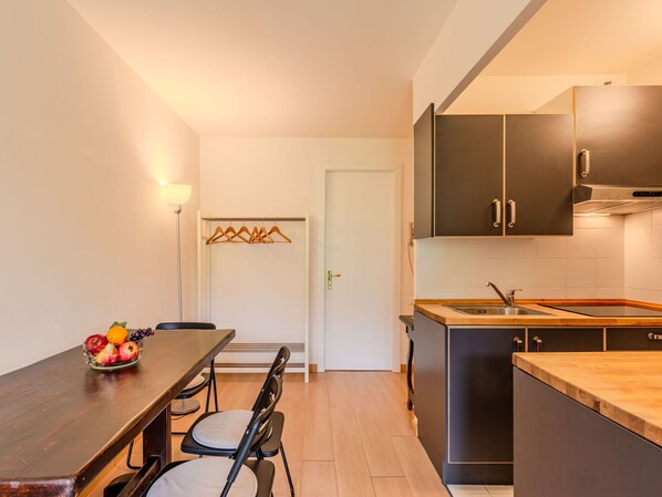 Design Intérieur, Sol, Meubles, Bois, Sol, Plafond, Cuisine, Comptoir, Pièce, Éclairage