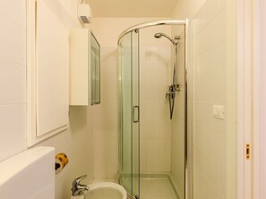 Salle De Bains, Mur, Luminaire Plomberie, Lavabo, Sol, Sol, Design Intérieur, Évier, Plomberie, Robinet