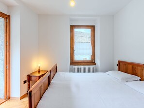 Wand, Bett, Schlafzimmer, Holz, Flooring, Interior Design, Fussboden, Bettdecke, Bedding, Decke