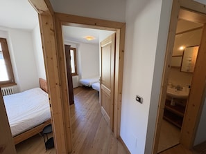 Wohngebiet, Strauch, Dach, Zuhause, Hütte, Auffahrt, Estate, Abstellgleis, Landscaping, Garten