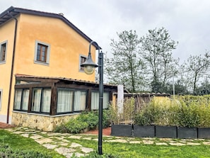 Hütte, Garten, Schatten, Hinterhof, Garten, Landscaping, Estate, Stuhl, Bauernhaus, Outdoor Struktur