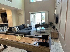 Spacious Luxury Villa near Disney. Enjoy your own private pool, game room and access to two nearby waterparks. Perfect for families and groups. Just minutes from Disney World. Child friendly house. Ideal for babies and toddlers. 