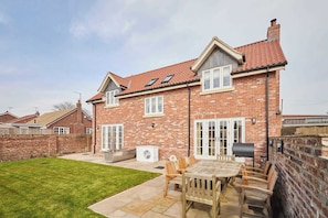 Kittiwake Cottage, Bempton - Host & Stay