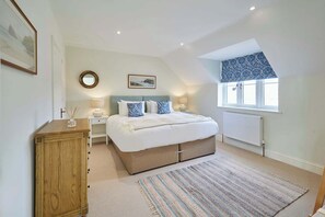 Kittiwake Cottage, Bempton - Host & Stay