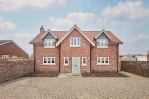 Kittiwake Cottage, Bempton - Host & Stay