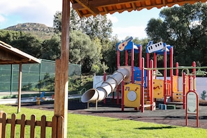 Children’s play area – outdoor