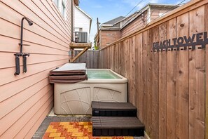 Hot tub out back and outdoor shower 2