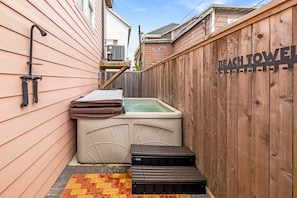 Hot tub out back and outdoor shower 2