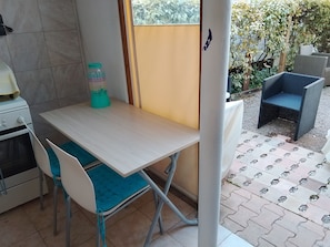 Outdoor dining