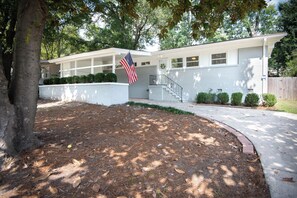 Serenity on Montclair. A single-level home, nestled in the heart of Crestline Park. As you approach, you’ll be greeted by the cozy carport and charming decor. Reach out to us for our personalized concierge services and handpicked local experiences.