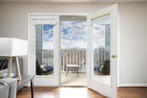 Step into serenity at Hilltop Hideaway! Enjoy stunning views and fresh air from your private balcony, the perfect spot to relax and soak in Birmingham’s charm.
