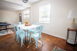 Enjoy a family dinner at the kitchen table