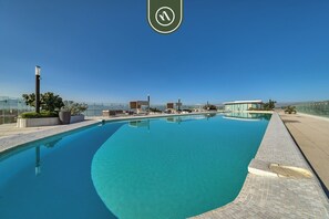 Rooftop pool