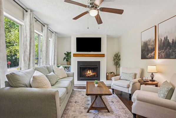 Spacious living room 