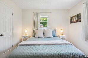 3rd Bedroom with a queen size bed
