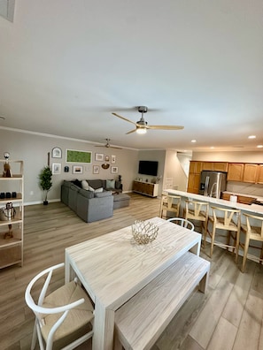 Large main living/dining/kitchen area with new appliances and all new furniture