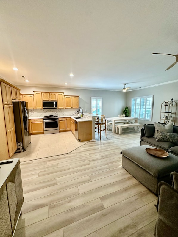 Large main living/dining/kitchen area with new appliances and all new furniture
