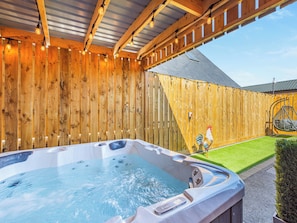 Hot tub | Butterfly, Holywell