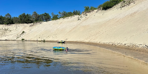 Wasaga sand dunes nearby, great for fishing, swimming, kayak and paddle-boarding