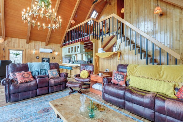 Vernon Vacation Rental | 2BR | 2BA | 1,684 Sq Ft | Stairs Required