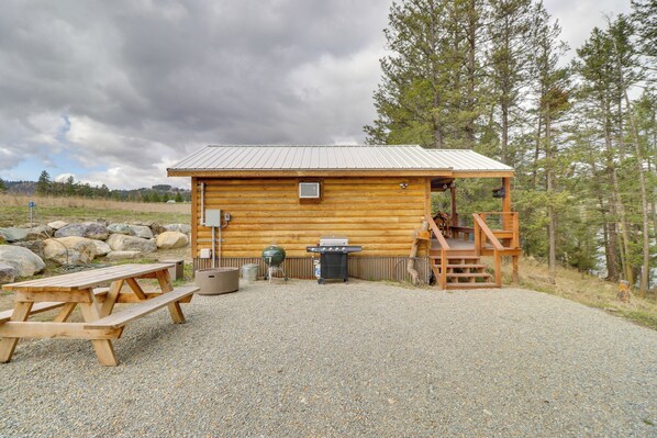 Kalispell Vacation Rental | Studio | 1BA | 250 Sq Ft | 5 Steps Required