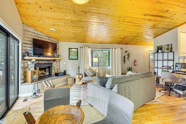 Lake Arrowhead Vacation Rental | 2BR | 2BA | 1,048 Sq Ft | 4 Steps Required