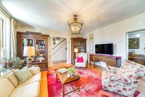 Living Room | Smart TV | Books | 1st Floor