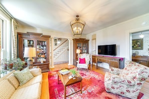 Living Room | Smart TV | Books | 1st Floor