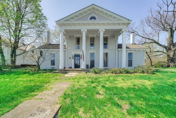Nicholasville Vacation Rental | 5BR | 2.5BA | 3,600 Sq Ft | 2 Steps to Enter