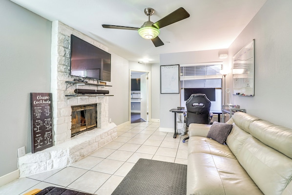 Austin Vacation Rental | 2BR | 2BA | 840 Sq Ft | 8 Steps to Enter