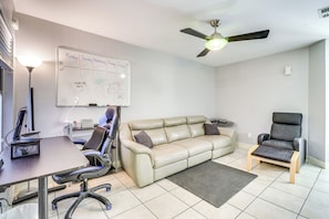 Living Room | Smart TV | Fireplace