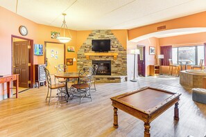 Living Area | Queen Sleeper Sofa | Dining Table | Gas Fireplace