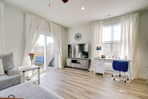 Living Room | 1st Floor | Flat-Screen TV | Central Heating & A/C | Free WiFi