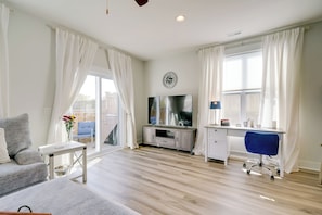 Living Room | 1st Floor | Flat-Screen TV | Central Heating & A/C | Free WiFi