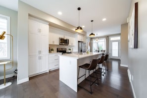 Fully Equipped Kitchen with bar stool steating