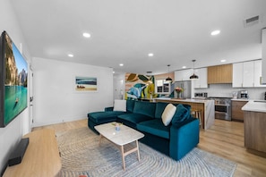 Enjoy the stylish and light-drenched open-concept living space with HD flatscreen, Bose sound-bar, and Apple TV
