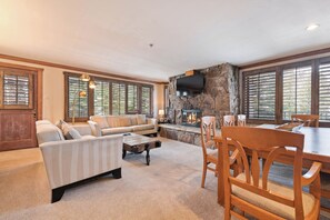 lodgetower-299-3336_52837418521_o