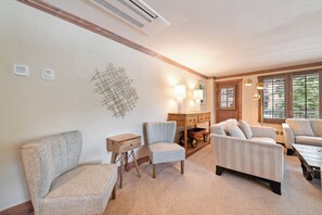 lodgetower-299-3376_52837418321_o
