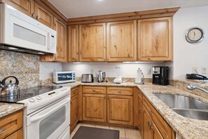 lodgetower194-8637_53857018706_o