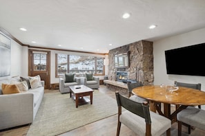 lodgetower678-8277_54266714296_o