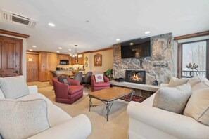 lodgetower-294-8147_53375350984_o