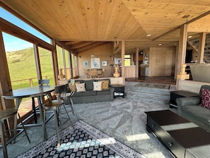Second living area