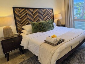 Design details evoke the mauna ("mountains") and la`au ("flora") of Maui. 