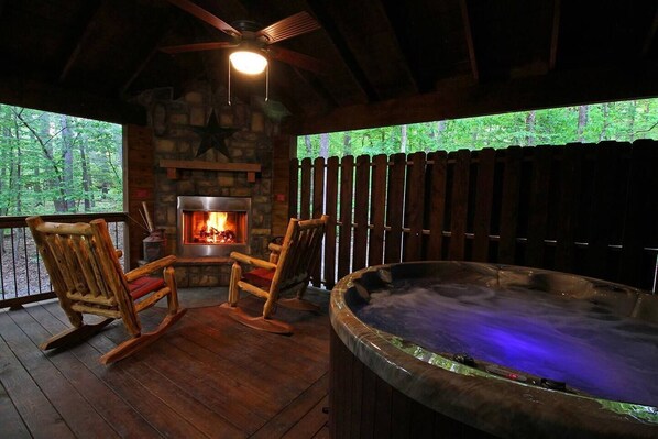 Hot Tub and Fireplace