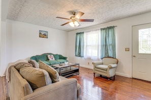 Living Room | Flat-Screen TV