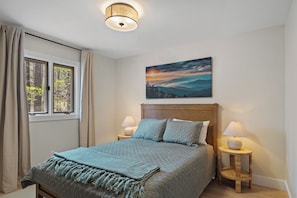 Bedroom 3 with Queen-Sized Bed
