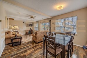 Living Room/Dining