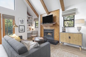 Luxury Primary BR1: Cozy sitting area, vaulted ceilings, fireplace, and a built-in desk nook, blending sophiticatoin and charm with modern comfort.