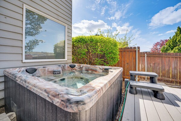 Richland Vacation Rental | 3BR | 2.5BA | 2,024 Sq Ft | 3 Steps Required